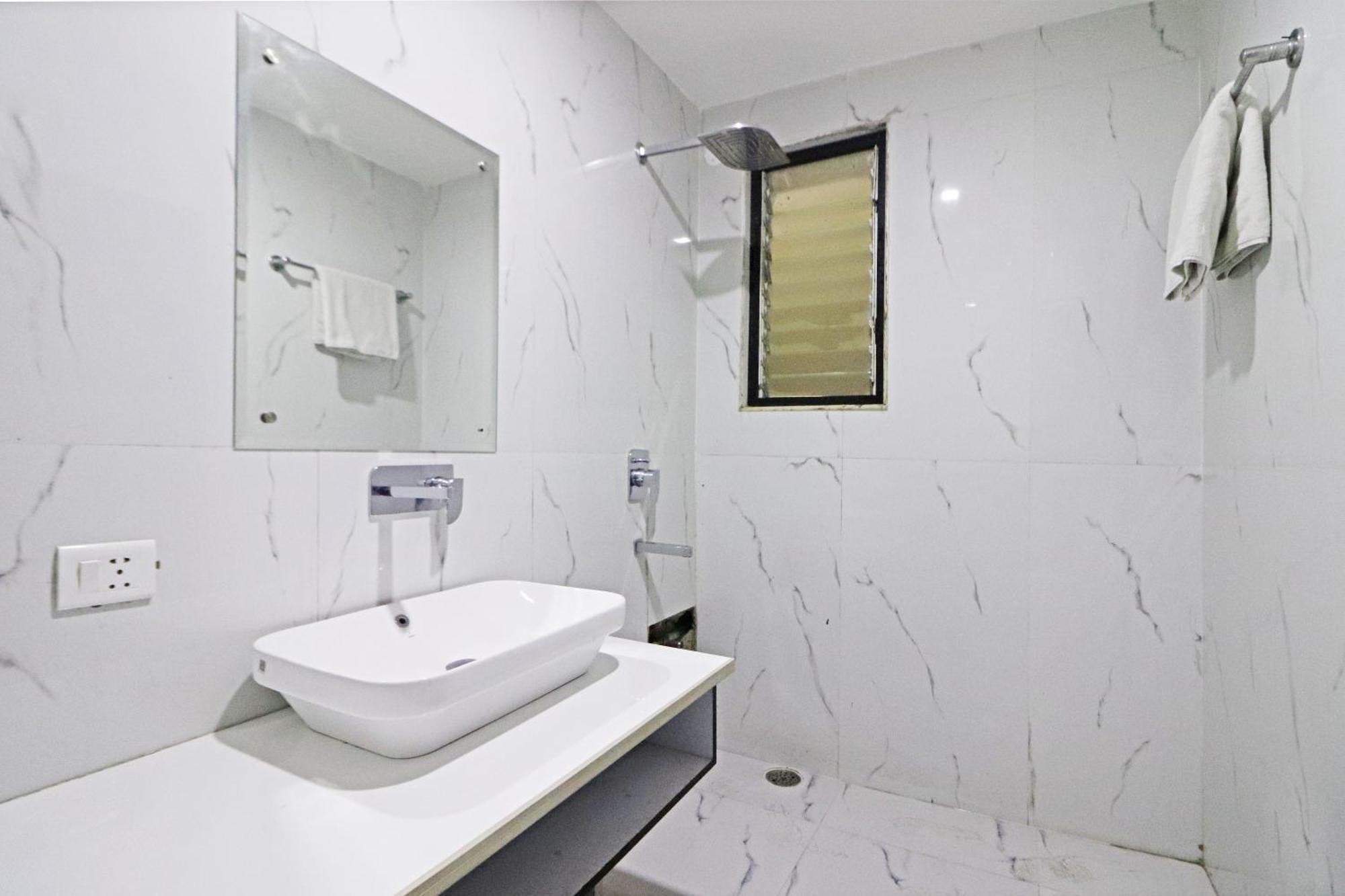 Hotel Grand Qubic Near Delhi Airport Nueva Delhi Exterior foto